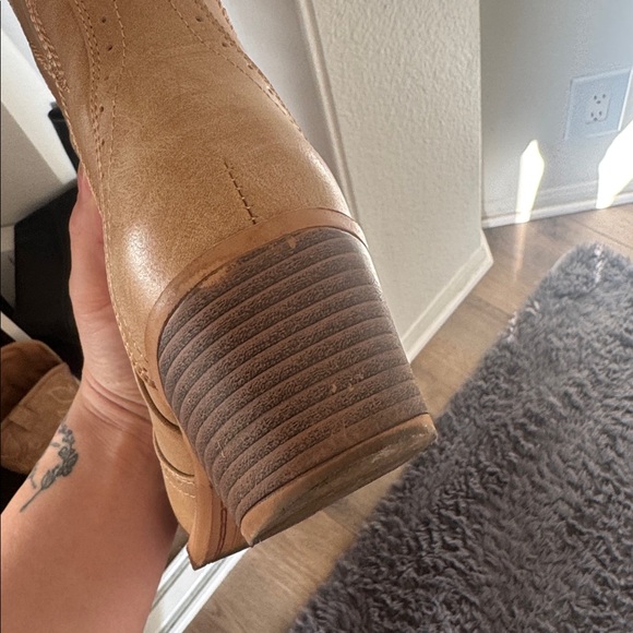 Tan Western-Style Women's Boots - Picture 6 of 6